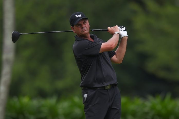 Stuart Duff NZ, (In black) Asia Pacific Seniors Championships, Sungai Long Golf and Country Club in Kuala Lumpur (SLGCC / photo by Toha Dol )