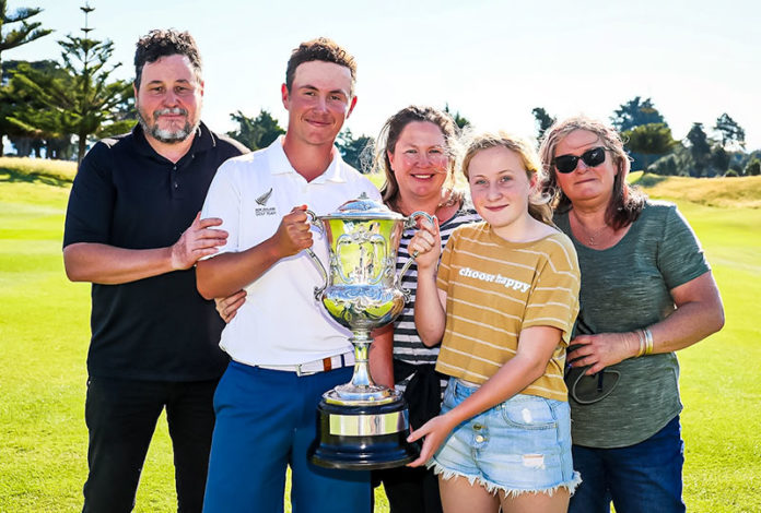 James Hydes (2nd from left) holding thr trophy with his family after winning the NZ Amateur Title. (NZ Golf)