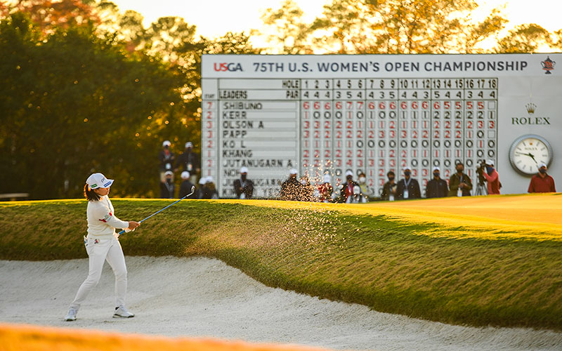 Hinako Shibuno hits from a bunker on the 18th hole during the third round at the 2020 U.S. Women's Open at Champions Golf Club (Cypress Creek Course) in Houston, Texas. (Robert Beck/USGA)