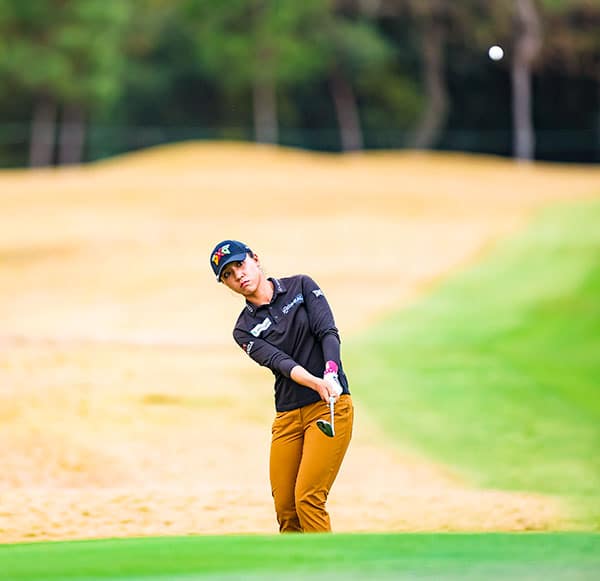 Lydia Ko hits a pitch shot on the first hole during the second round at the 2020 U.S. Women's Open at Champions Golf Club (Cypress Creek Course) in Houston, Texas. (Simon Bruty/USGA)