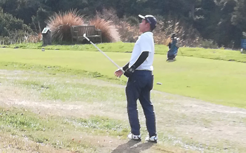 South Island Age Groups: Stephen Liu chips on the 10th after missing the green